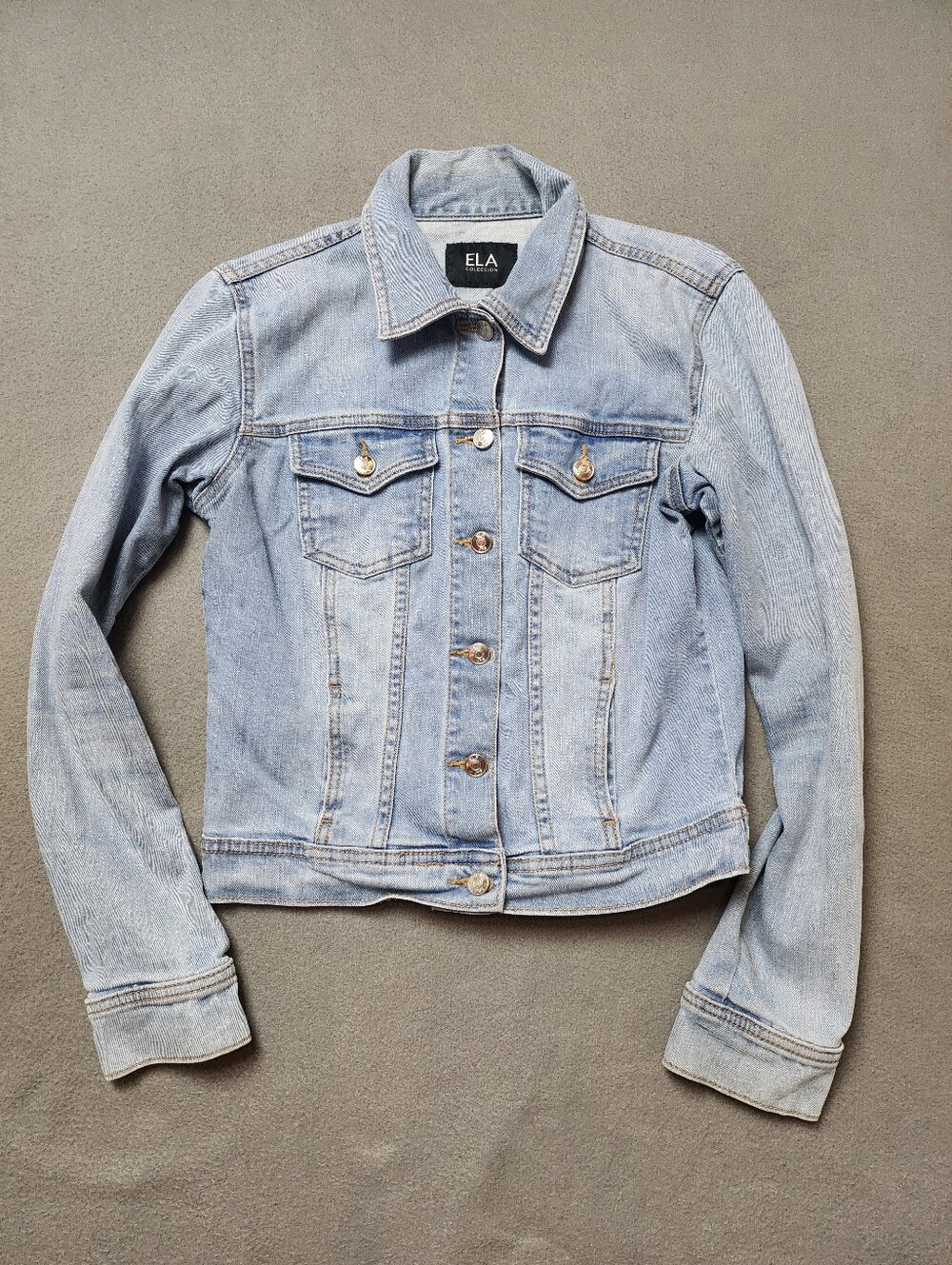 ELA COLECCIÓN Light Wash Denim Trucker Jacket Size S – Classic Button-Up